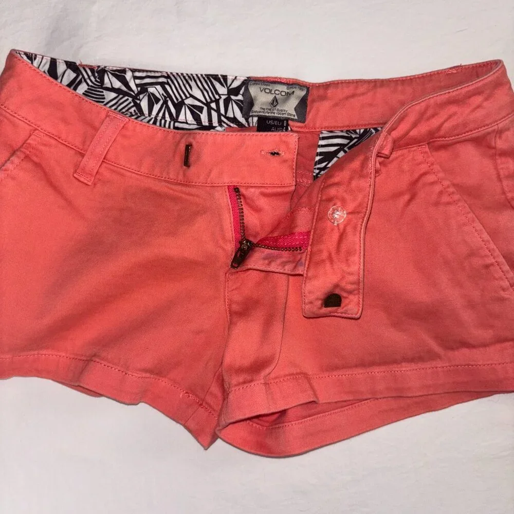 Volcom Coral Low Rise Stretch Shorts - Size 0 (24) - Picture 4 of 6